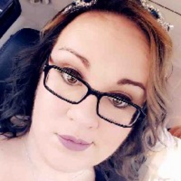 Meet your Posher, Mandie! - Picture 3 of 16